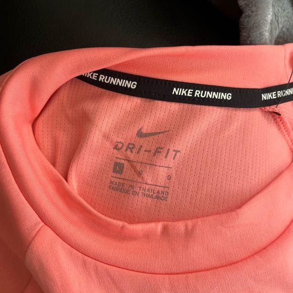 Nike Women’s Long Sleeve Top NWT - Picture 4 of 4